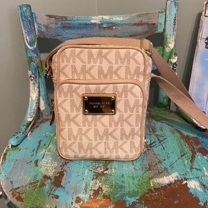 Michael Kors crossbody w/wallet